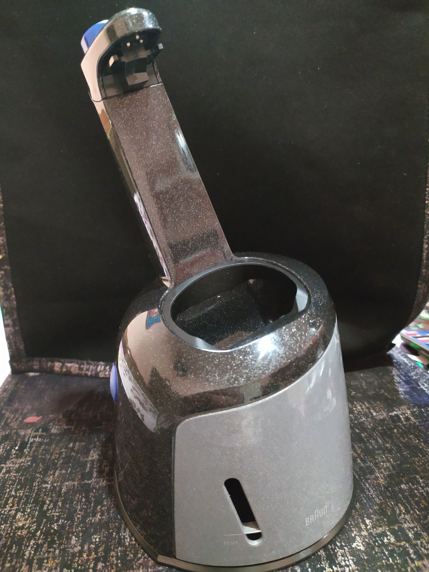 Електробоитва Braun.


1. Електробритва Braun series 3 390cc