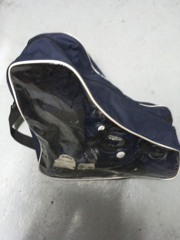 Patins em linha azuis
