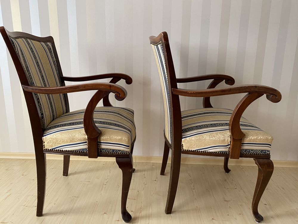 Krzesła stylowe tapicerowane, naturalne drewno, po renowacji, dwa
