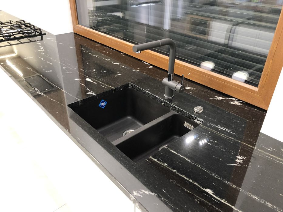 Tanio parapety blaty schody z granitu marmuru konglomeratu