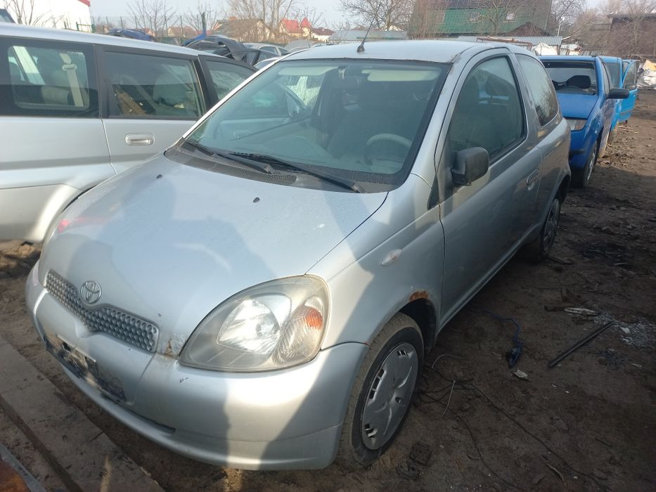 Toyota Yaris na części 2001r