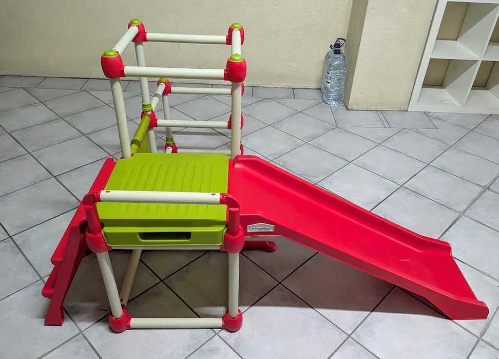 Estrutura ginásio e escorrega crianças