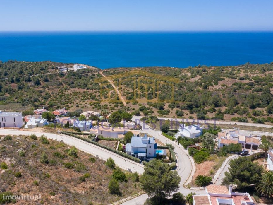 Lote para moradia com fabulosa vista mar perto de Burgau e Salema