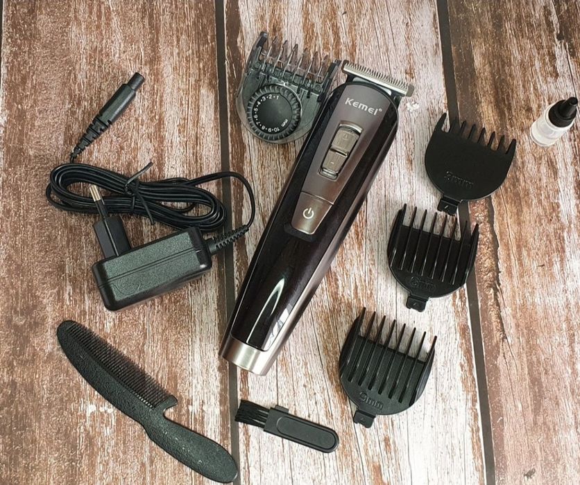 Професіональна бездротова машинка для стриження KM-1628 з LED дисплеєм