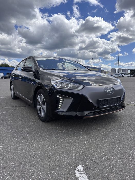 Hyundai Ionic 2017 в максимальній комплектації