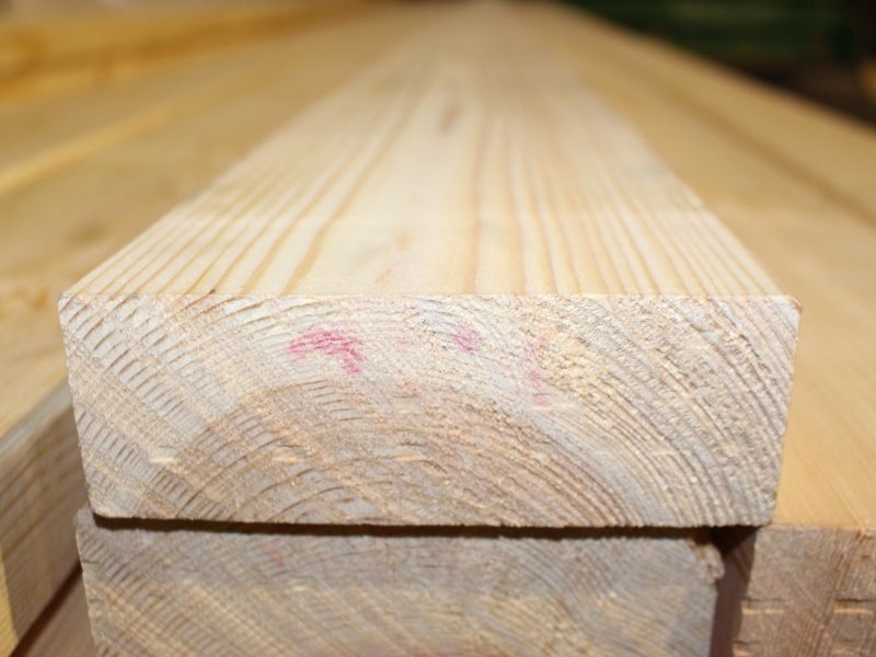 Drewno konstrukcyjne 45x70mm, świerk skandynawski suszony i strugany..