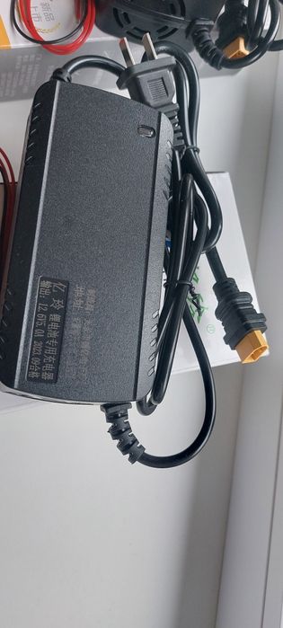 Б/у Зарядка зарядне 12Вольт BMS Daly 12v на гибридный инвертор