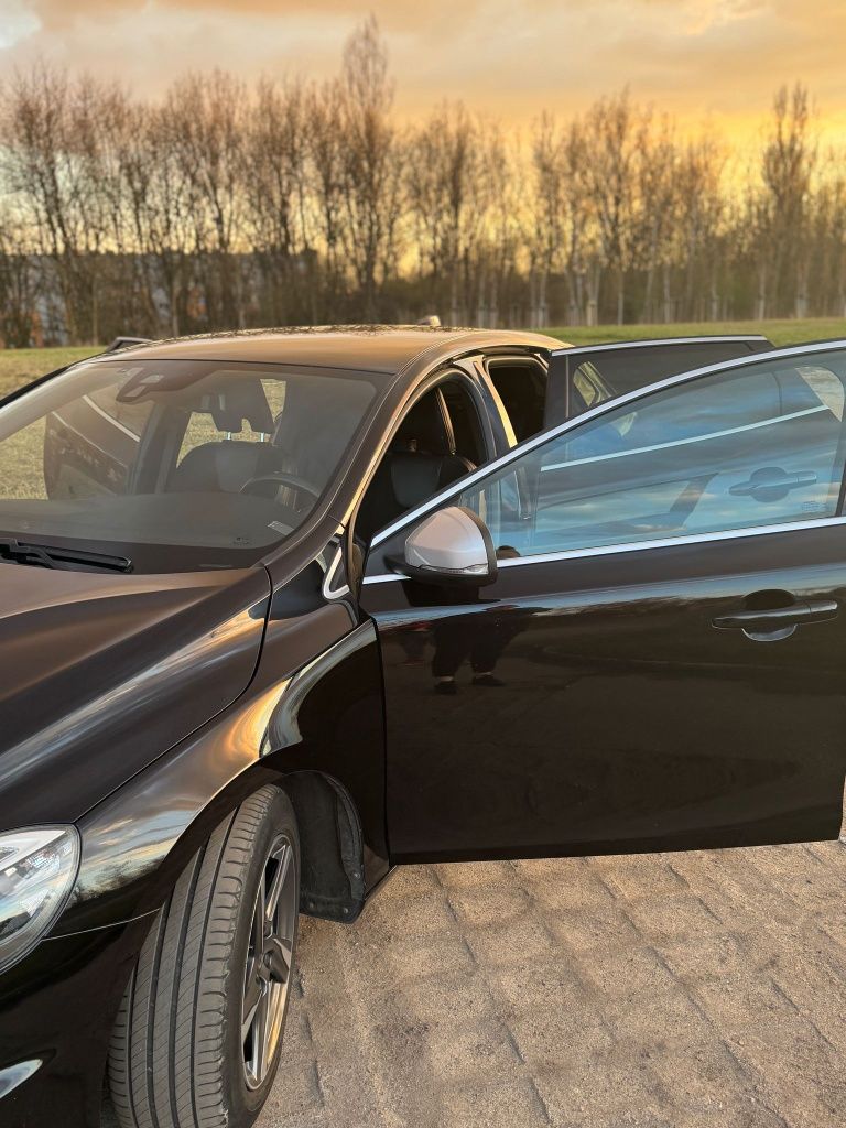 Volvo V40   R-DESIGN