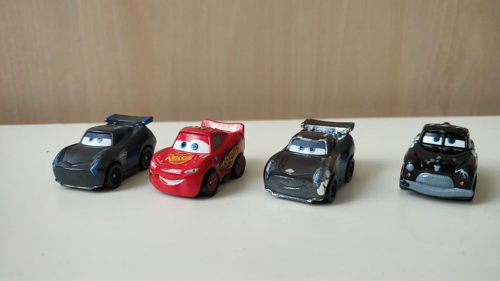 Zestaw metalowych autek Cars Zygzak McQueen szeryf