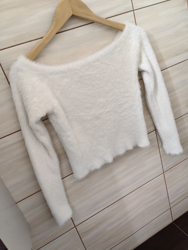 Biały włochaty puszysty sweter sweterek H&M S