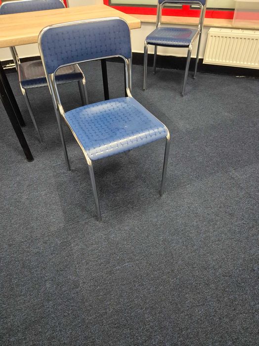 Krzesło Cortina Nowy Styl czerwone  i granatowe po 12 szt