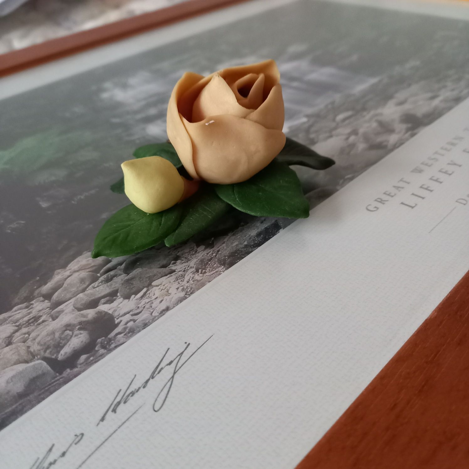 Unikatowy magnes na lodówkę róża herbaciana kwiat kwiaty ozdoba kwiat