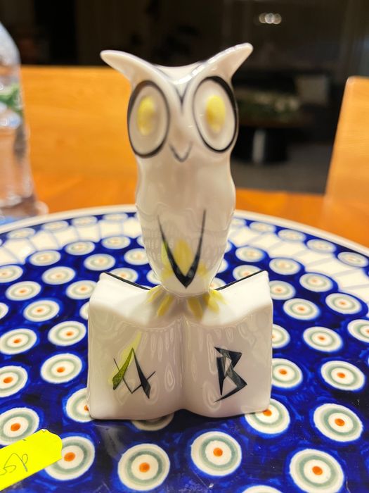 Sowa ART DECO  na książce Hollohaza nie Ćmielów lata 60 te