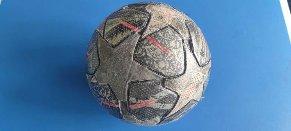 Продам футбольный мяч Adidas Finale 21 UCL Pro