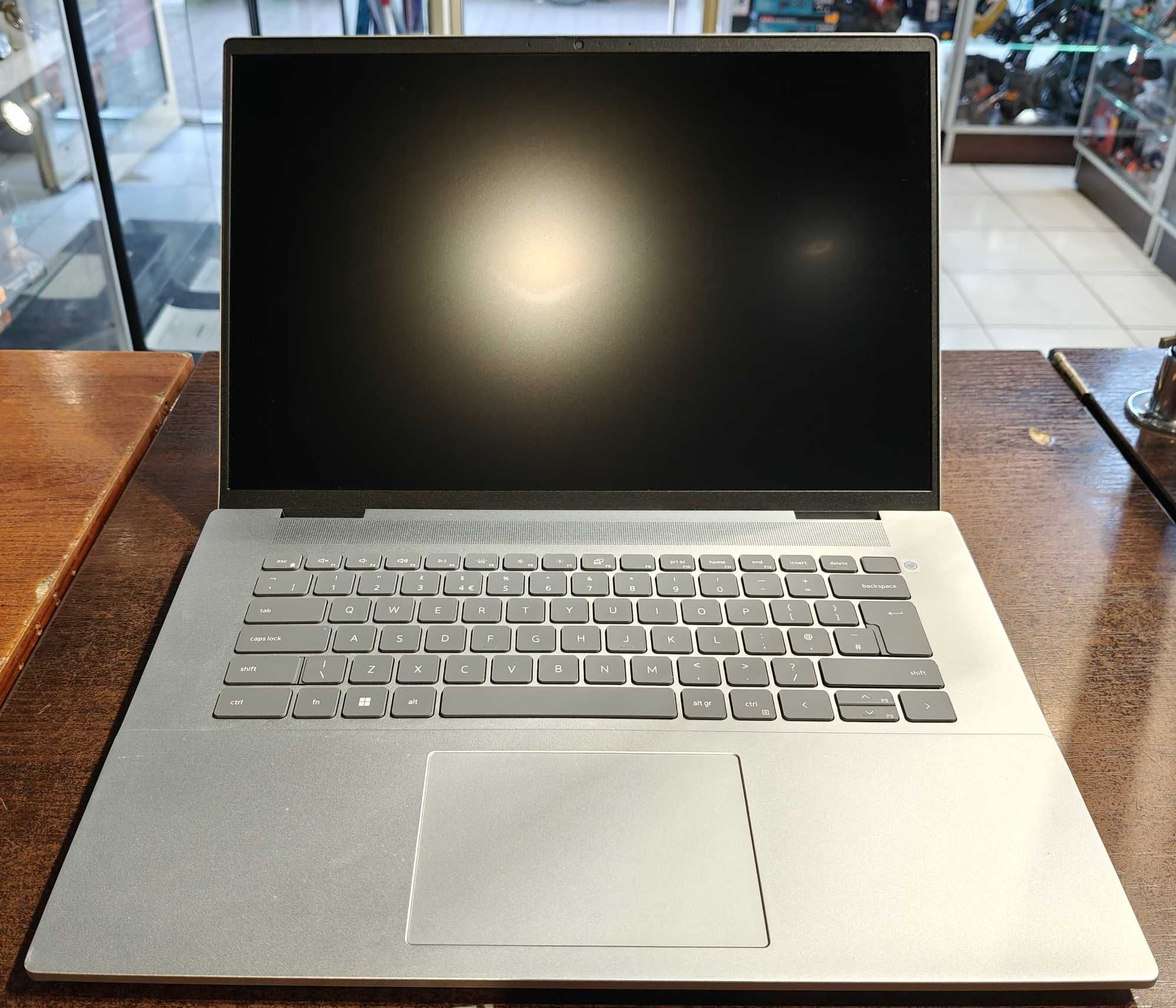Dell Inspiron 16 Plus/7630/i7-13620H/RTX 4060/SSD NVMe 1TB/16GB RAM