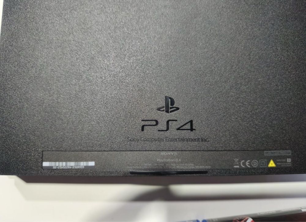 Ps4 500gb slim+pad z ladowarka+ 2 gry