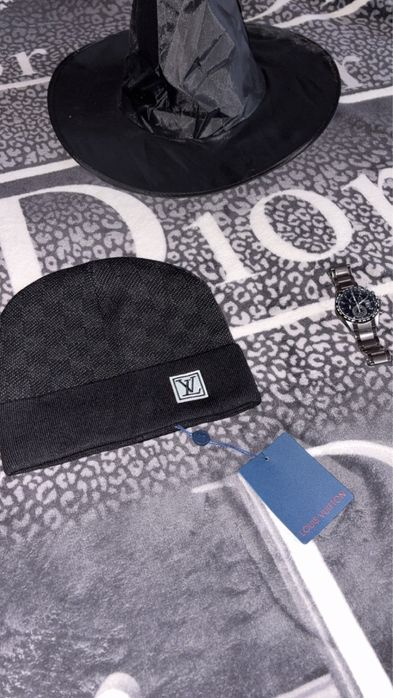 Czarna czapka Louis Vuitton