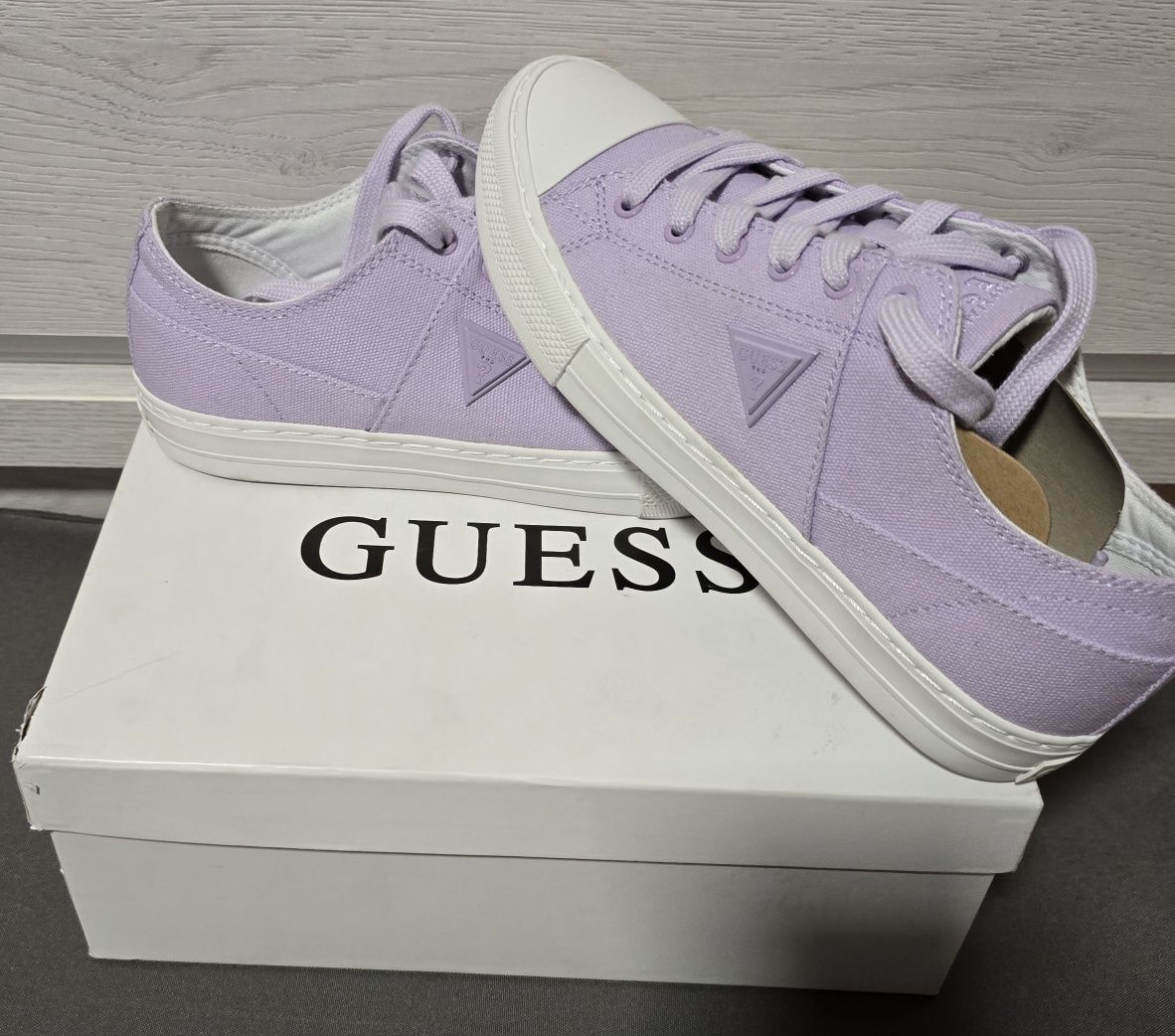 Trampki GUESS Rozmiar 38