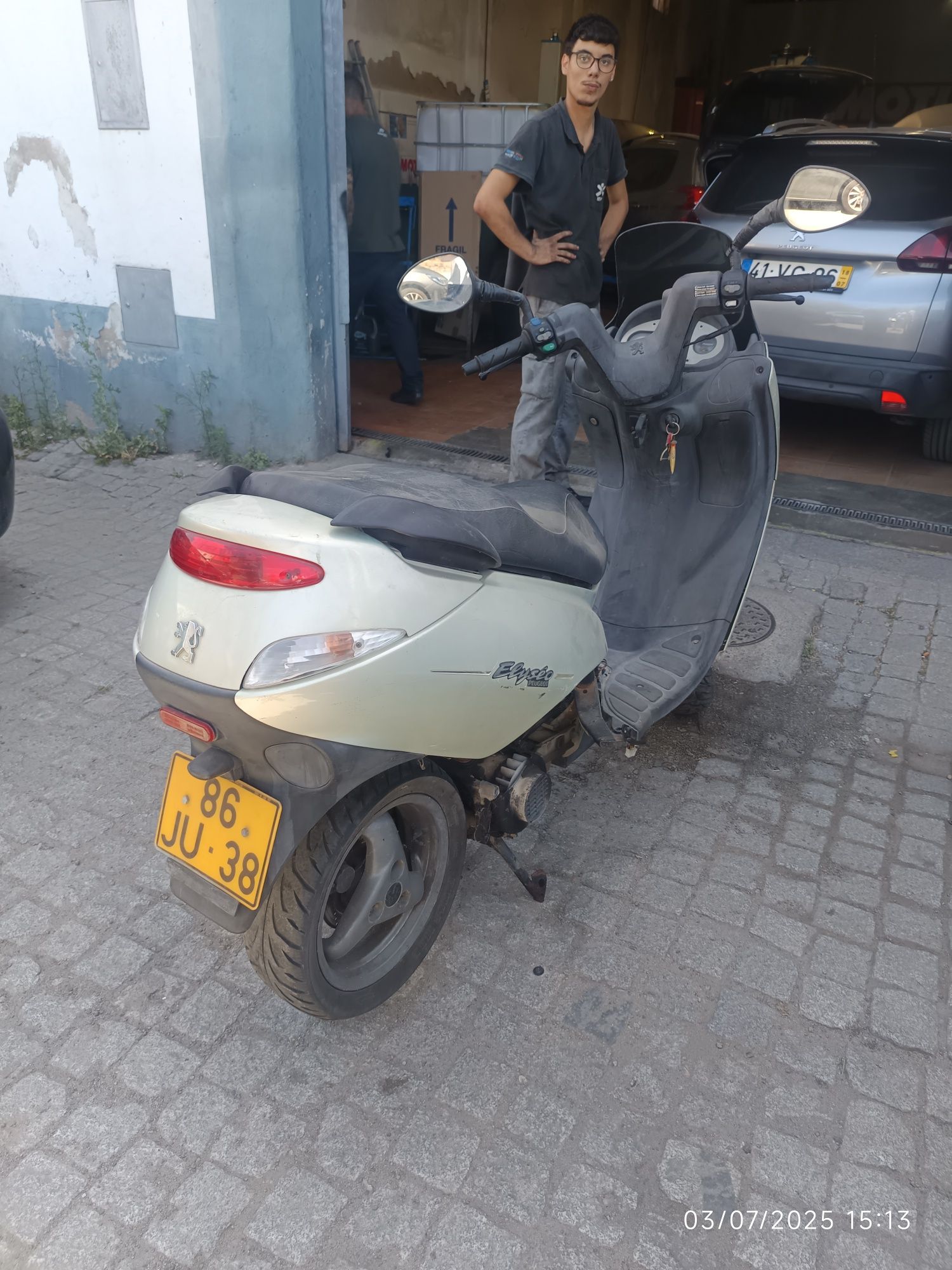 Scooter Peugeot Elyseo