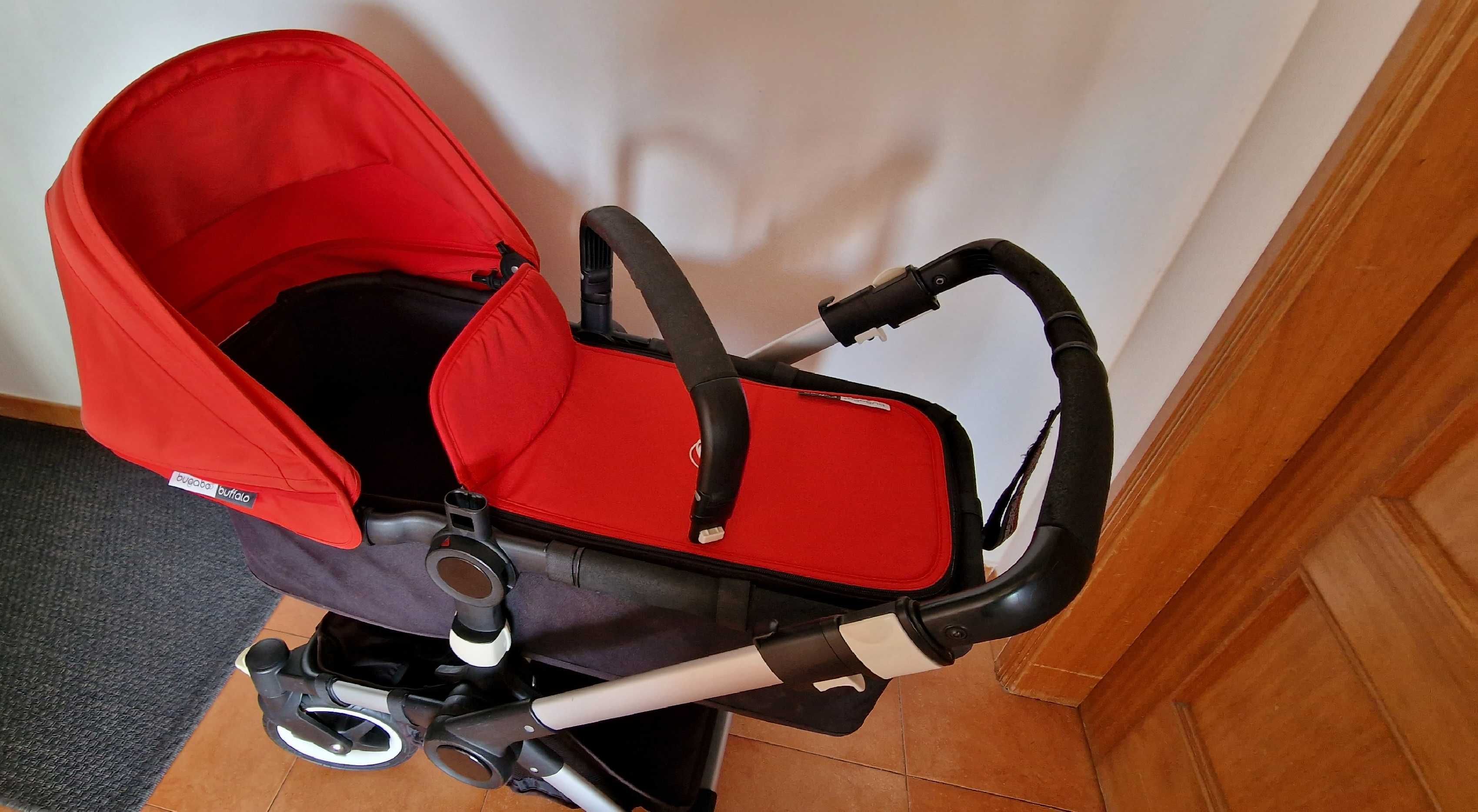 Carrinho de bebé Bugaboo com ovinho MaxiCosi