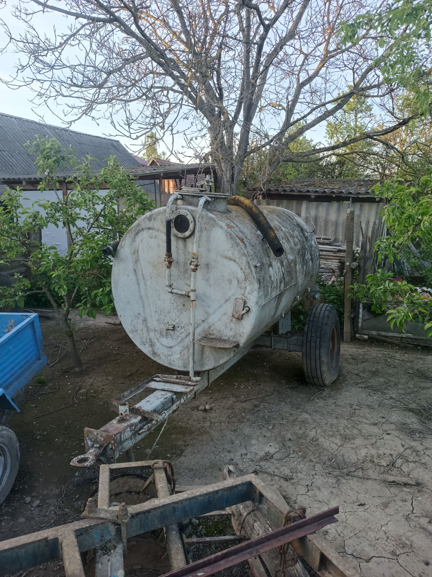 Продам бочку 3.2 куба
