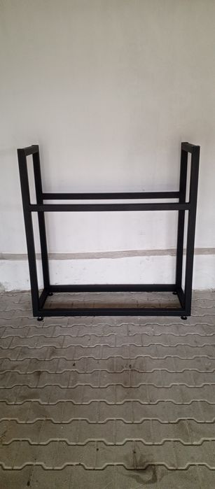 Nowoczesny stojak regał na koła opony