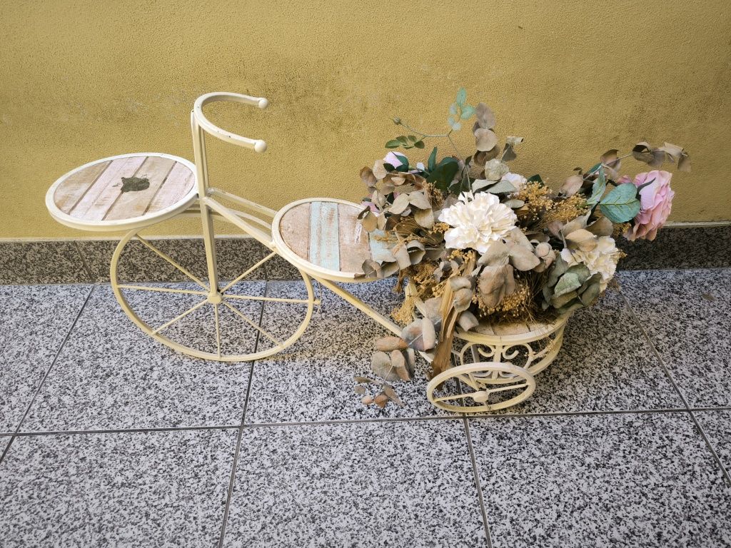 Bicicleta decorativa com flores removíveis