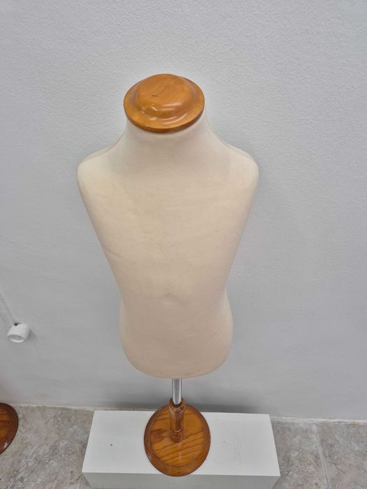 Busto/manequim criança - Mais bustos e manequins disponíveis
