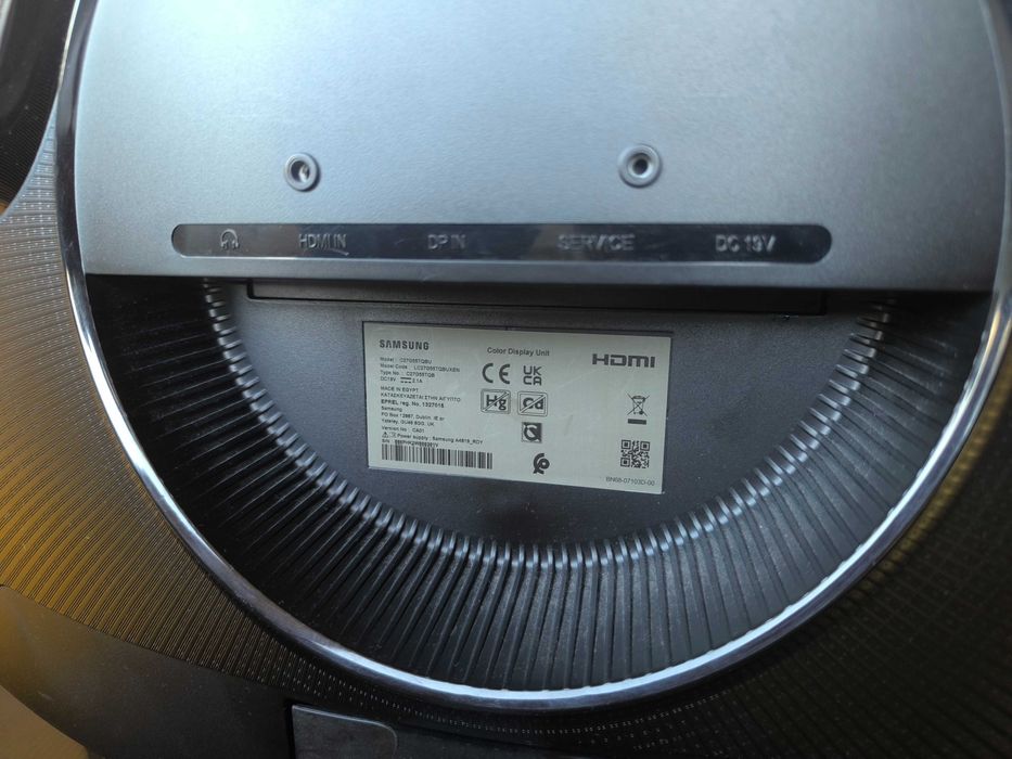 Sprzedam Monitor z zakrzywionym ekranem