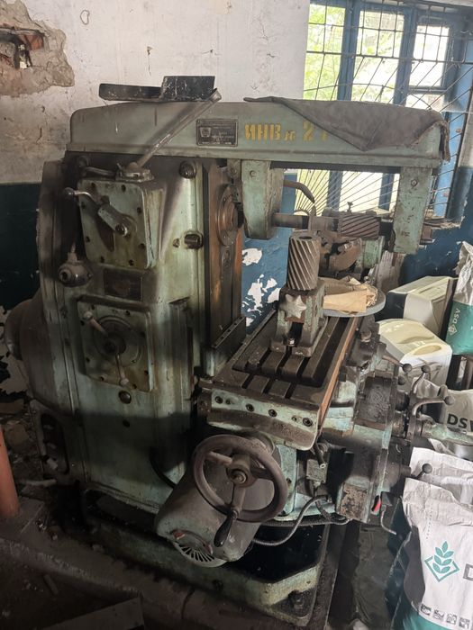 Продам станок фрезерний 6Н81