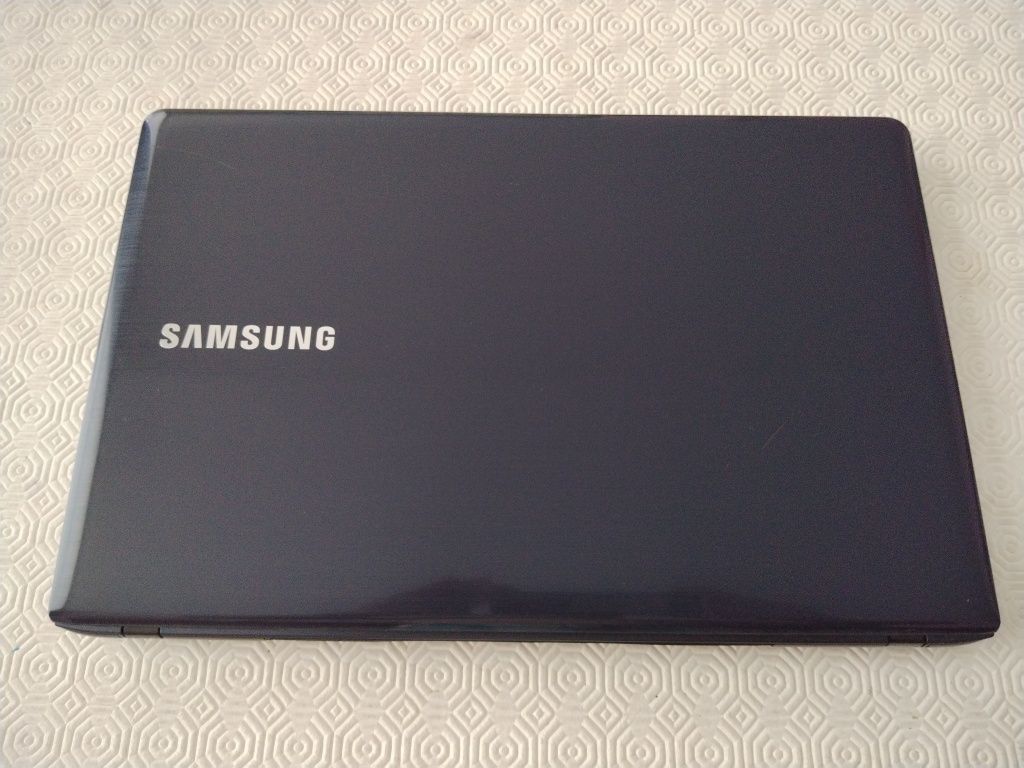 Portátil Samsung NP270E5E, i5 3230,8Gb, SSD 256 GeForce GTX 710