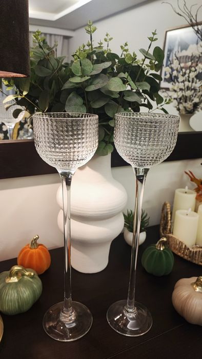 Castiçais lindíssimos em tons de branco