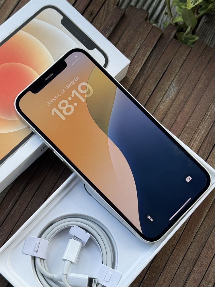 iPhone 12 Biały.