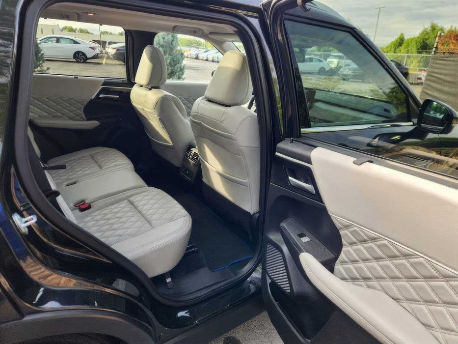 Mitsubishi Outlander      2024