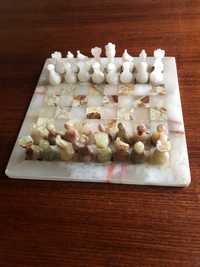 Jogo de xadrez em mármore