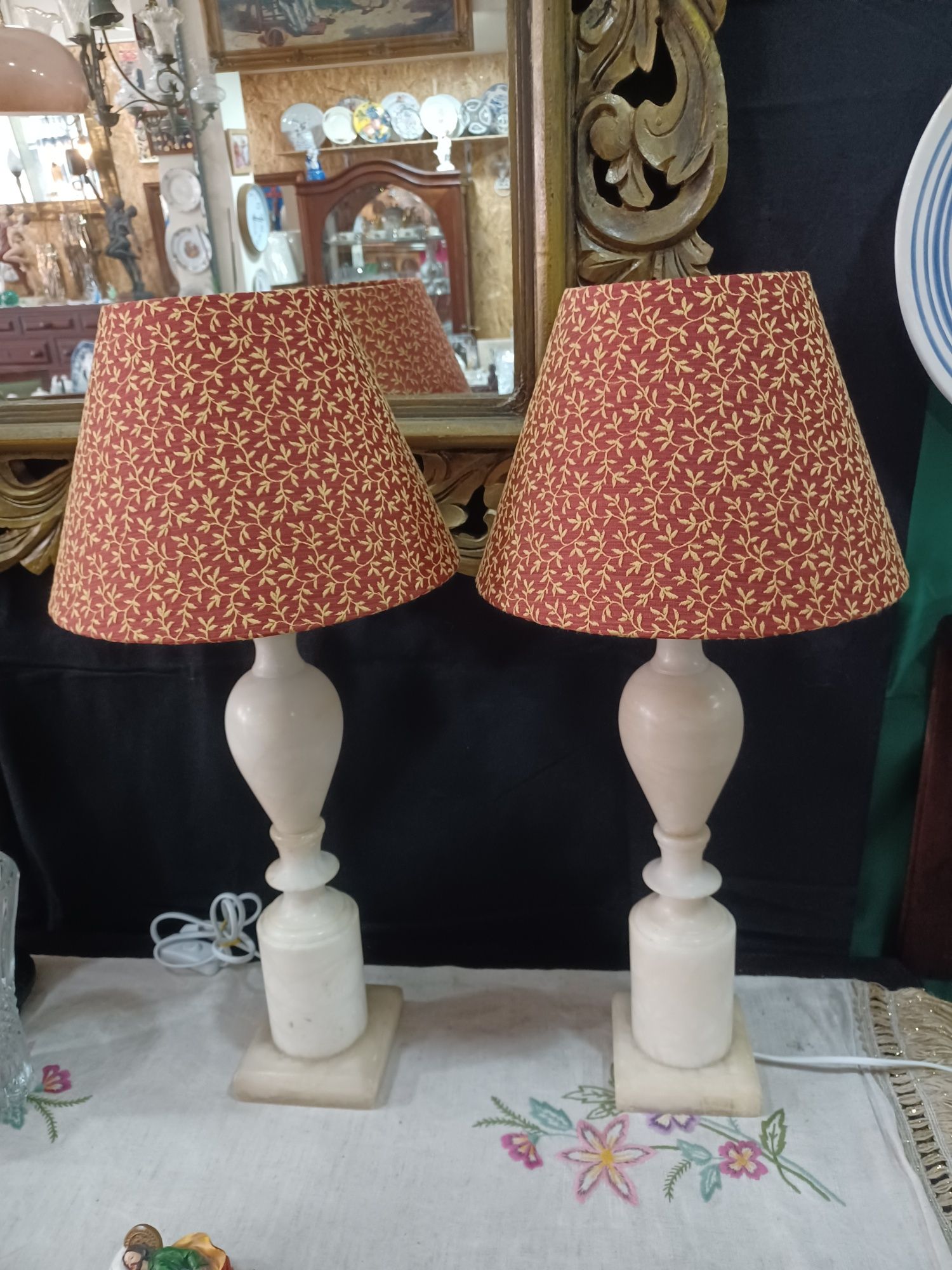 Candeeiros em mármore