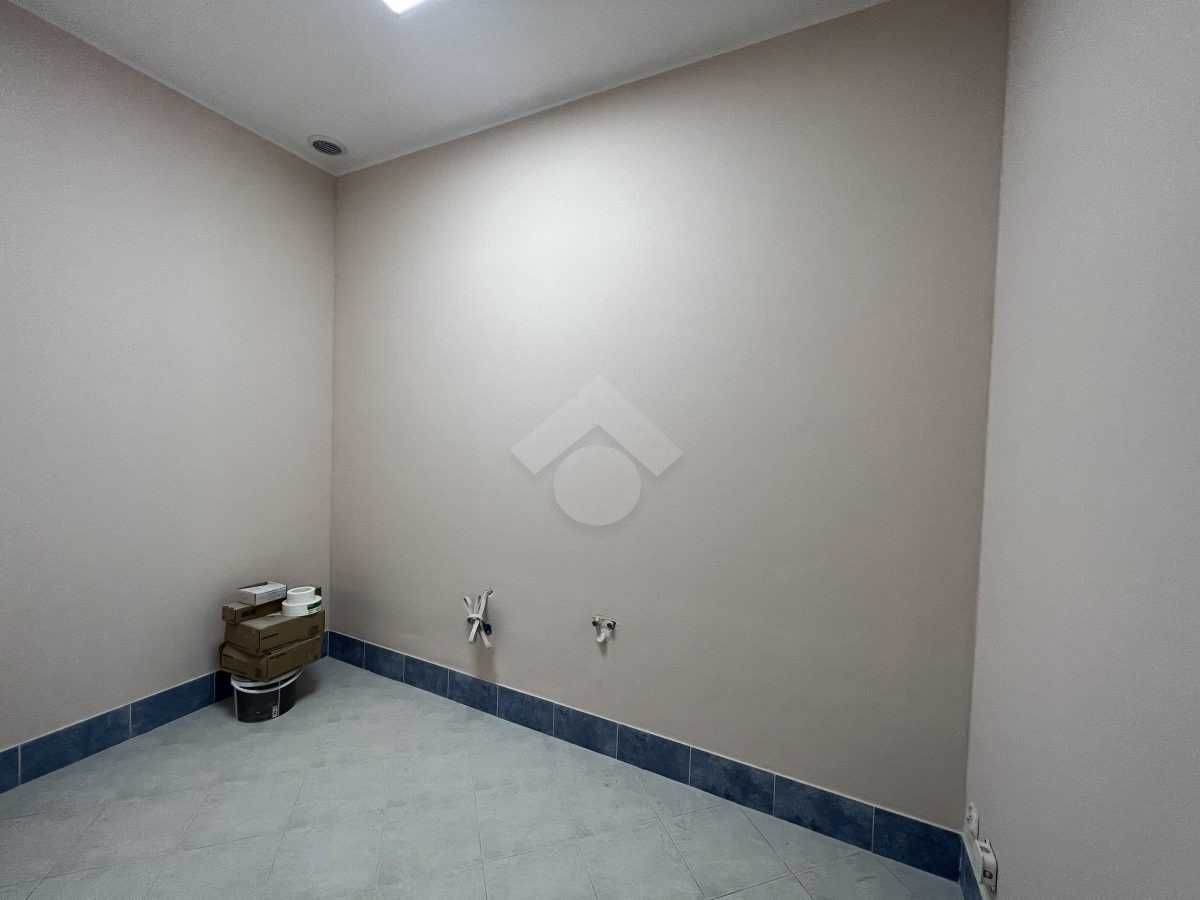 lokal użytkowy, 5pomieszczeń, po remoncie, parking, autobus, tramwaj