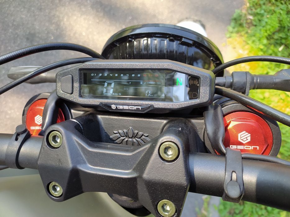 продам мотоцикл Geon Scrambler 250 чорний/зелений  2024