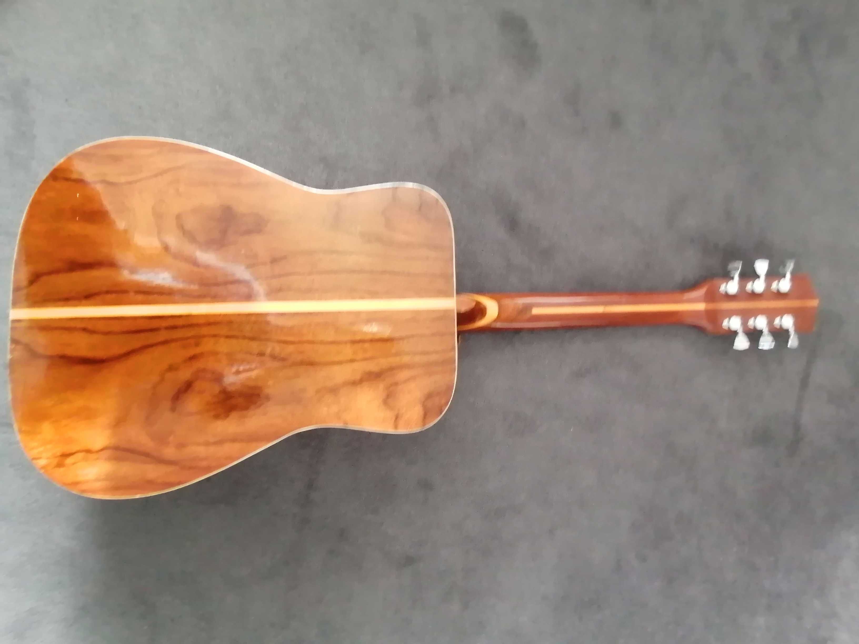 Sprzedam gitarę akustyczną z wbudowanym przetwornikiem Shadow