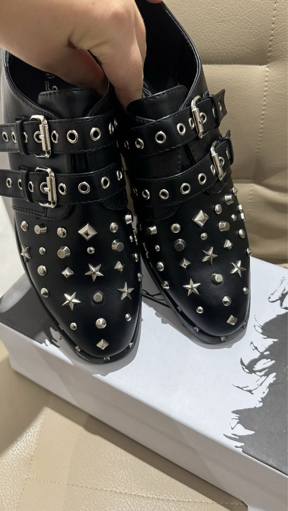 Buty damskie czarne r.40.Nowe.
