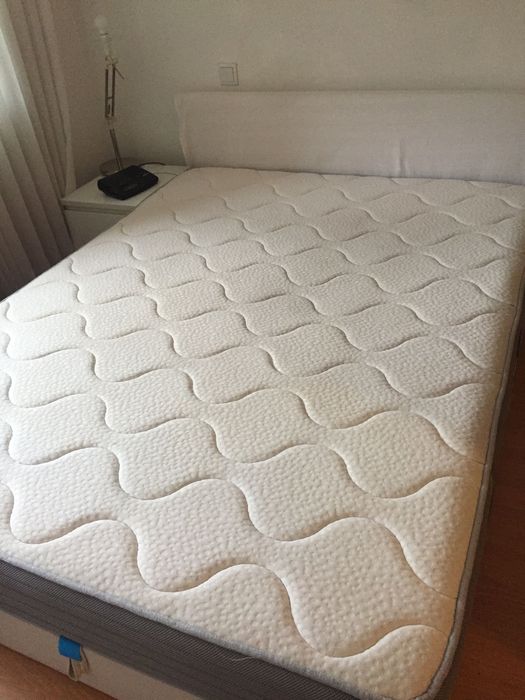 Cama com depósito de arrumação