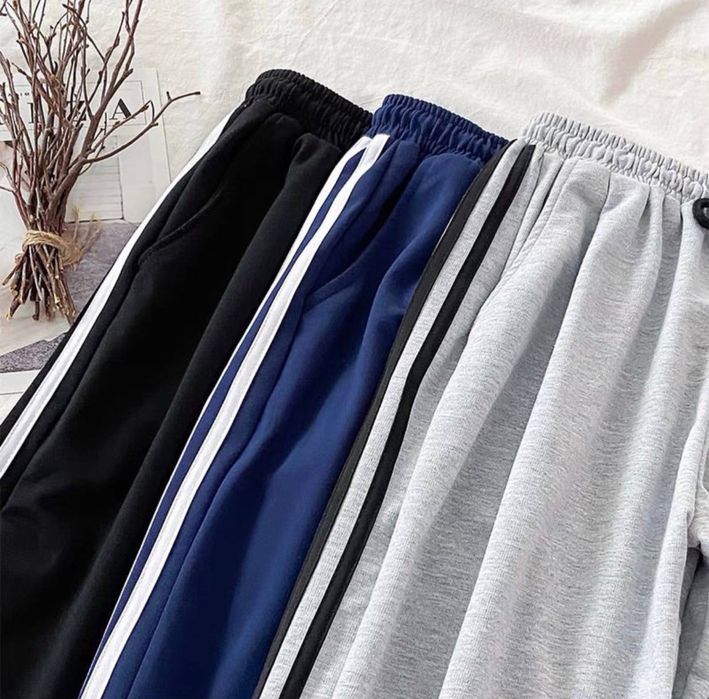 Женские спортивные штаны утепленные флисом с лампасами 42-52 с утяжкой