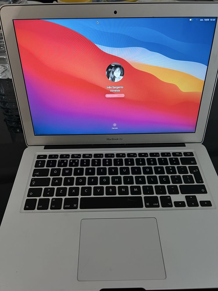 Mac book (Apple)