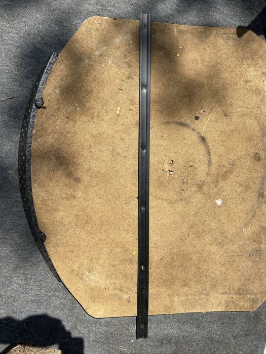 Chevrolet corvette c8 element dachu listwa mocująca oporowa