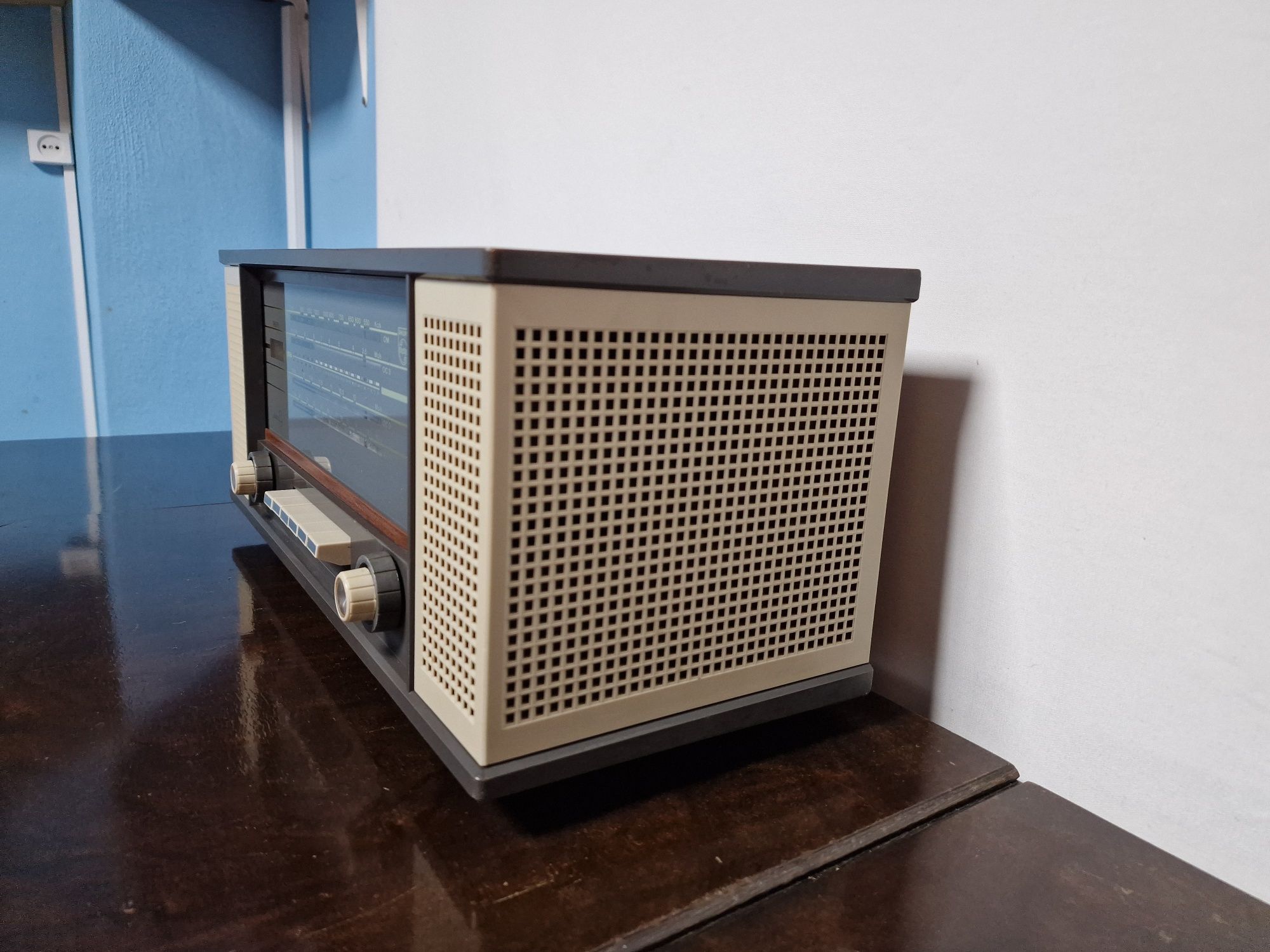 Rádio antigo reparado Philips