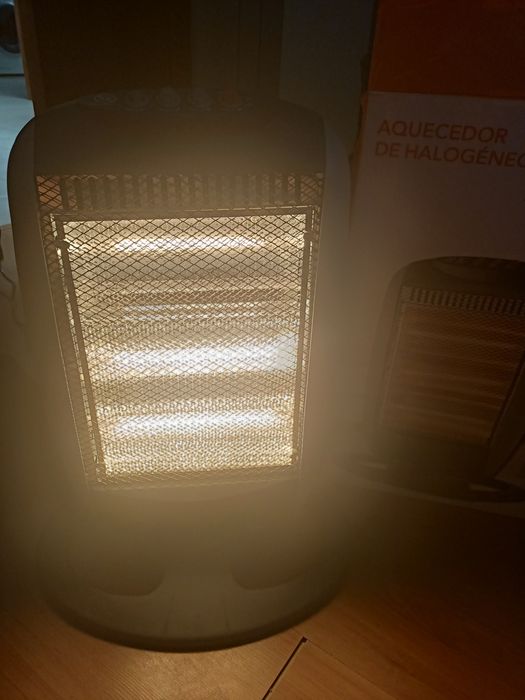 aquecedor halogenio 1200 w
veja os meus outros anuncios a ver se inter
