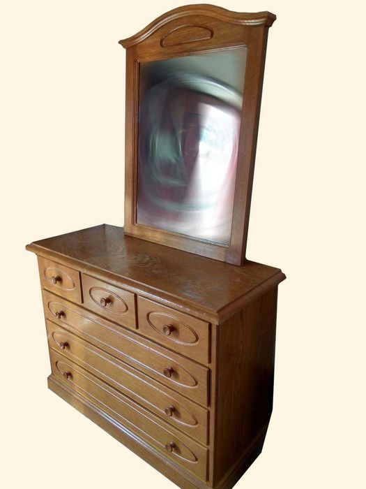 Ліжко комод деркало меблі в спальню гарнітур