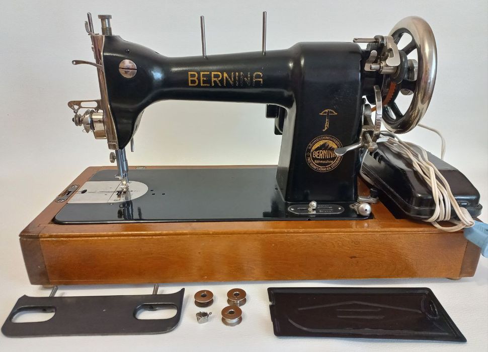 Швейная машинка Bernina KL105.