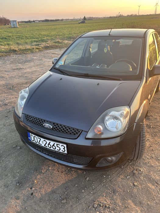 Ford Fiesta 1.4 benzynka , klima , 2x koła