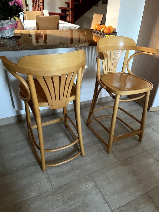 Krzesła z drewna giętego do blatów kuchennych - 2 szt